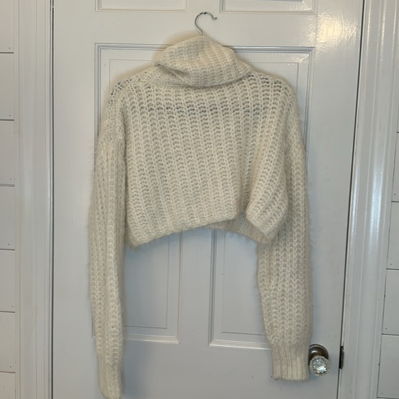 Free People Off White Chunky Knit Turtleneck Cropped Sweater size M NWOT - Picture 4 of 4